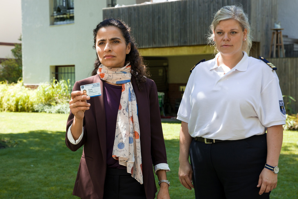 Marie Schöneburg (40, r.) spielt ab sofort Kriminalhauptkommissarin Hanna Kowollik. Links Sesede Terziyan (42), die die Erste Kriminalhauptkommissarin Jasmin Sayed verkörpert.