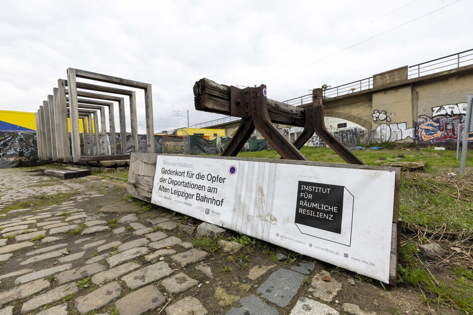 Ein festes Mahnmal für die vom NS-Regime deportierten Juden gibt es bislang nicht, nur temporäre Installationen.