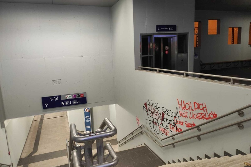 Kein schöner Anblick: Der neue Fußgängertunnel am Chemnitzer Hauptbahnhof wurde beschmiert.