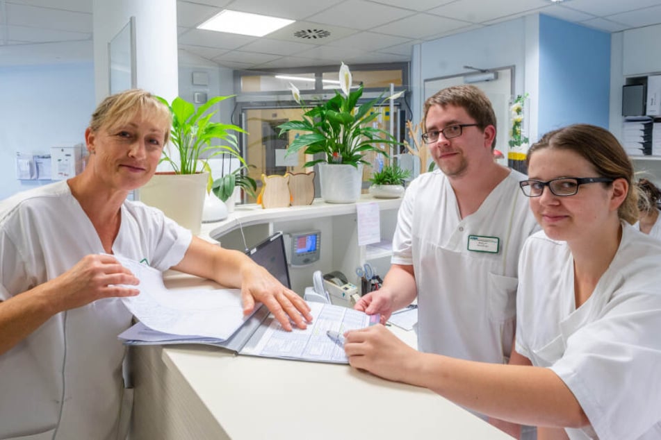 Stationsleiterin Jana Rohatzsch (li.), Ricky Hübsch und Karin Smolka freuen sich auf Verstärkung.
