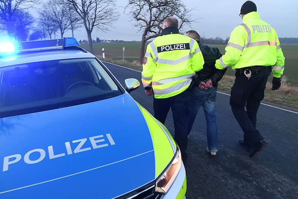 Die Polizei konnte einen Mann schließlich festnehmen. (Symbolbild)