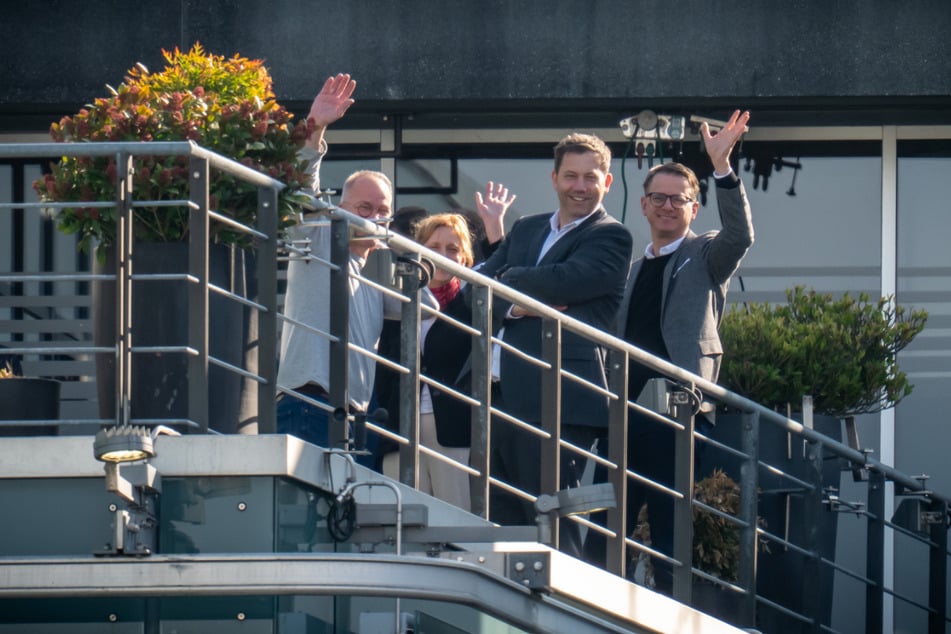 Matthias Miersch (56, SPD), Karin Prien (59, CDU), Lars Klingbeil (47, SPD) und Carsten Linnemann (47, CDU) während einer Pause bei den Sondierungsgesprächen.