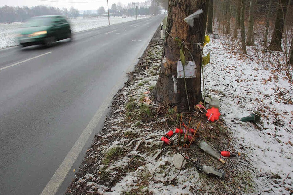 An dieser Unfallstelle starben die beiden vom Vater totgerasten Kinder.