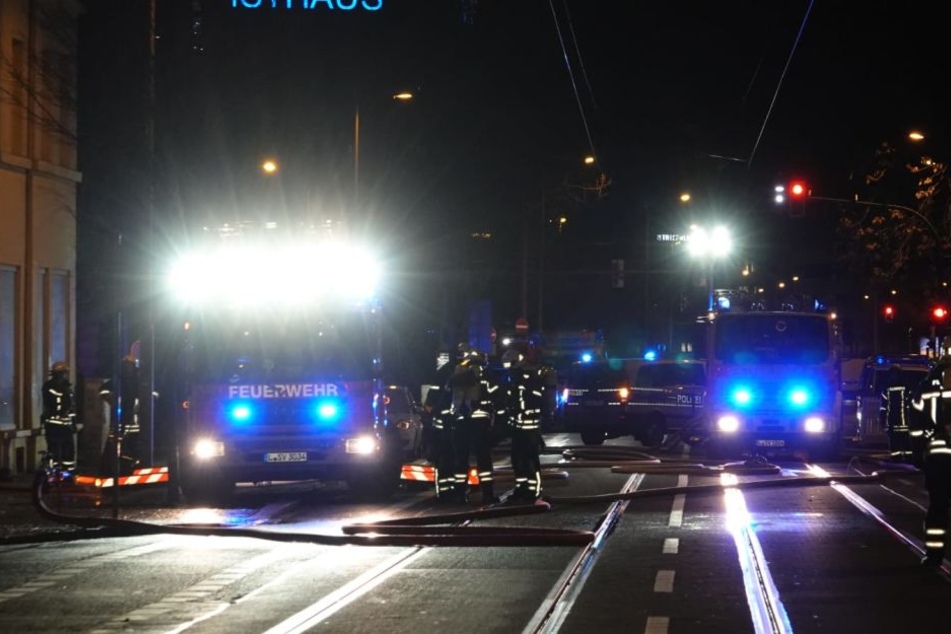 Für rund eine Stunde musste die Eisenbahnstraße am Mittwochabend für den Verkehr gesperrt werden.