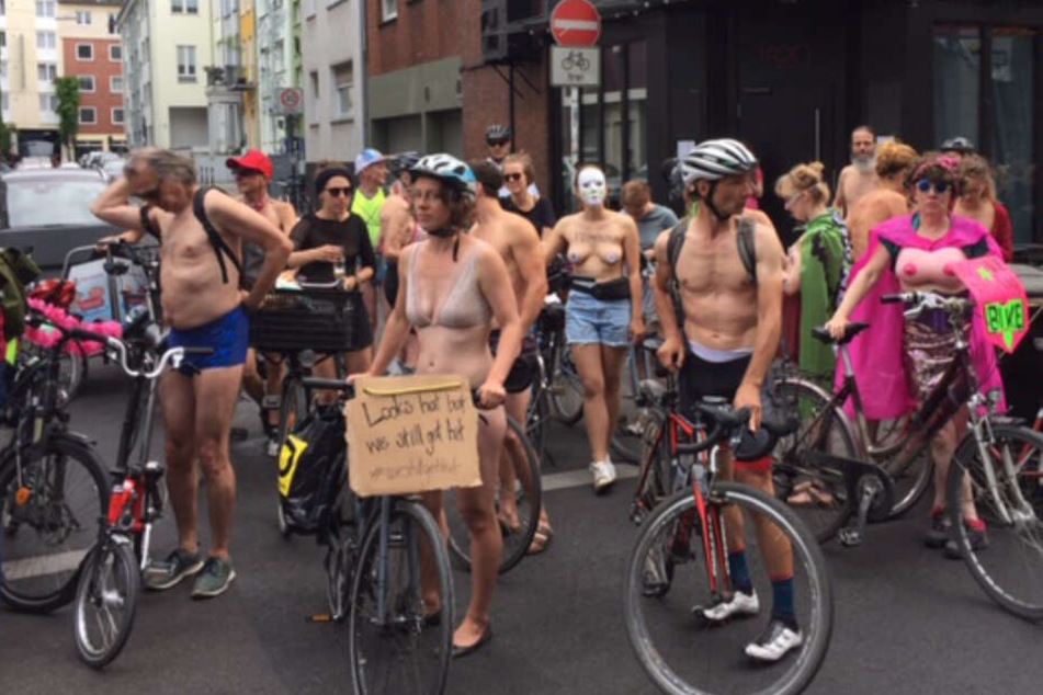 Erstmals trafen sich am Freitag nackte Radler zum "Naked Bike Ride".