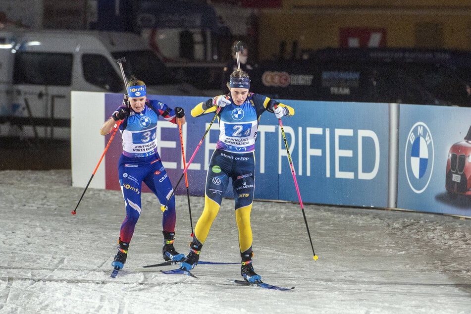 Die Französin (l.) musste auf der Schlussrunde die Schwedin Elvira Öberg (25, r.) ziehen lassen.