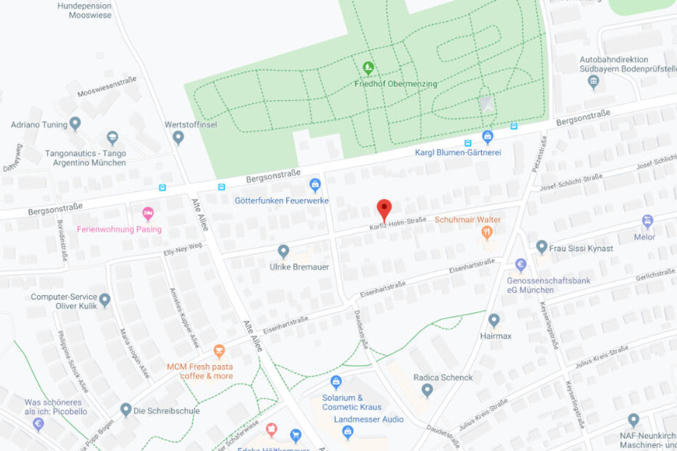 Der Feuerwehreinsatz fand in der Korfiz-Holm-Straße im Münchner Stadtteil Obermenzing statt.