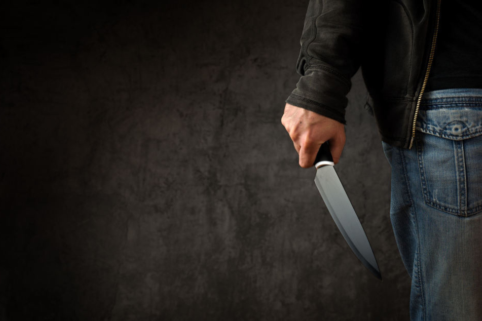Einer der Täter soll ein Messer oder einen messerähnlichen Gegenstand zum Einsatz gebracht haben (Symbolbild).