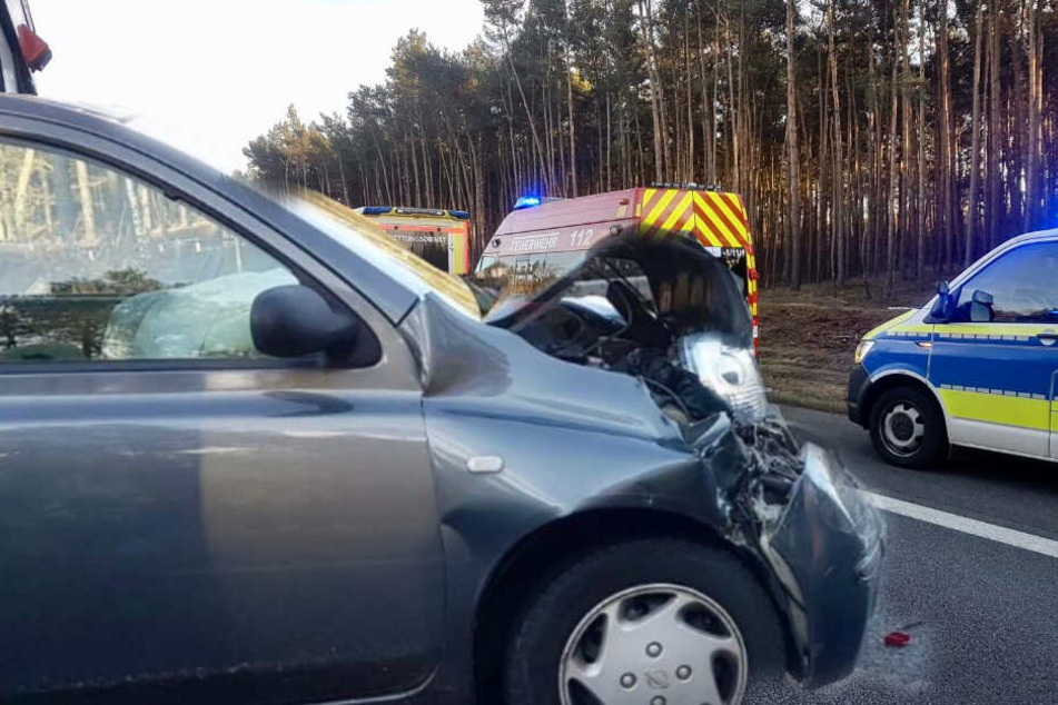 Mehrere Verletzte, darunter Kleinkind: Autos krachen auf der A10 ineinander
