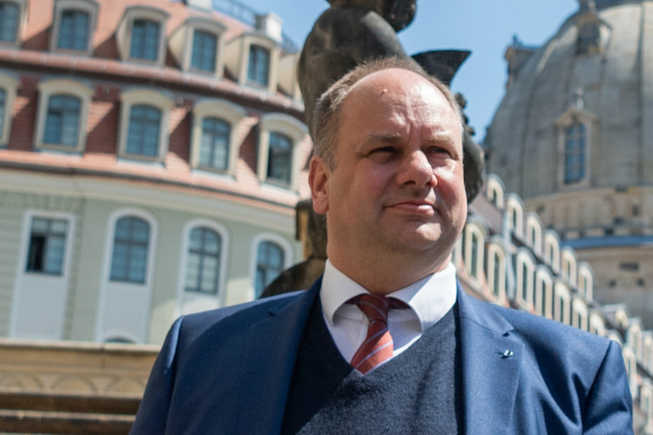 Dirk Hilbert (49, FDP), Oberbürgermeister von Dresden, ruft dazu auf, Rassismus in der Stadt nicht zu tolerieren.