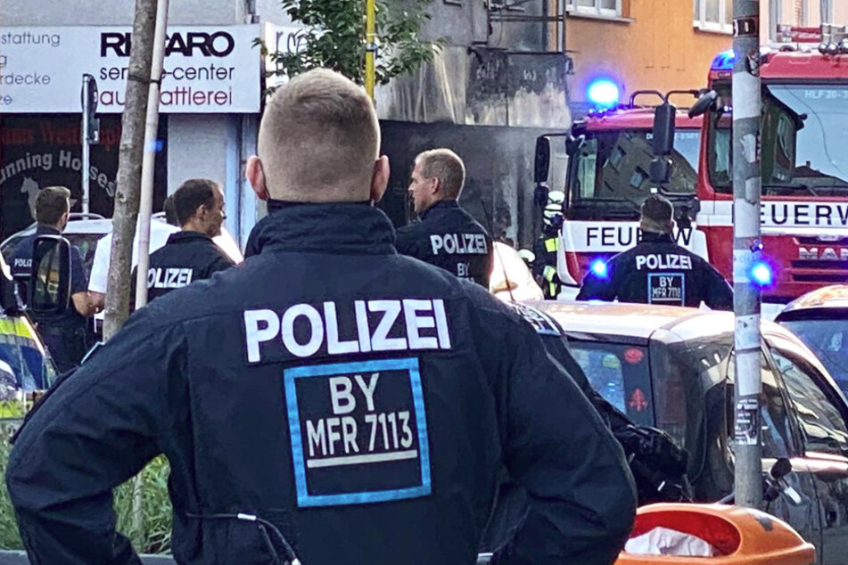 Experten von Kriminalpolizei und Landeskriminalamt ermitteln in Bayern nach der folgenschweren Explosion in einem Laden in Nürnberg.