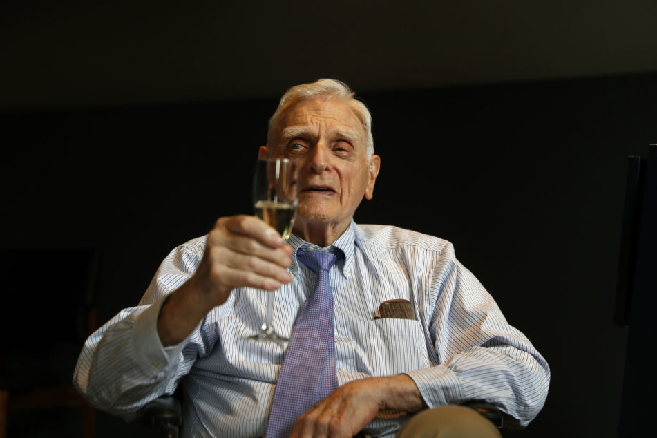 John Goodenough, nachdem er zum Nobelpreisträger ernannt wurde.