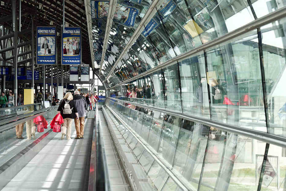 Blick in die Mall im Zentralterminal auf dem Flughafen Leipzig/Halle (LEJ) in Schkeuditz. Auch hier wird am Dienstag gestreikt.