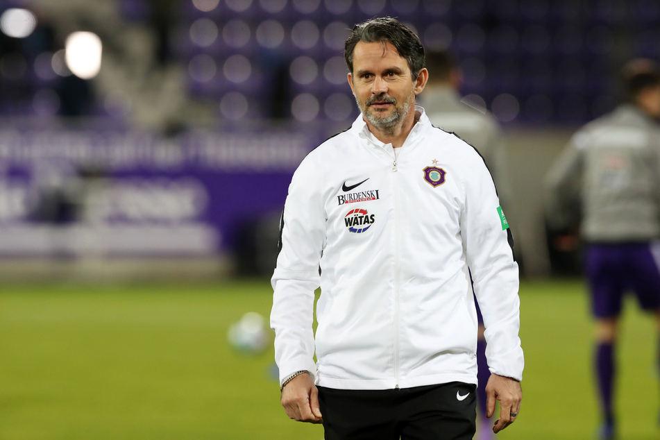 Aue-Coach Schuster will 'Paco' noch lange behalten.