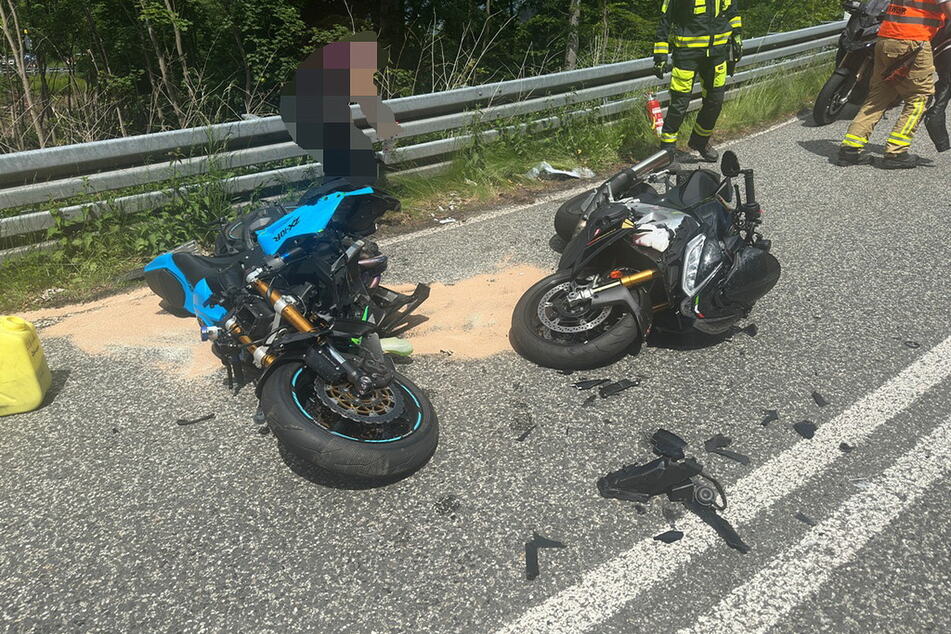 Laut Polizei entstand an beiden Motorrädern ein Gesamtsachschaden in Höhe von circa 15.000 Euro.