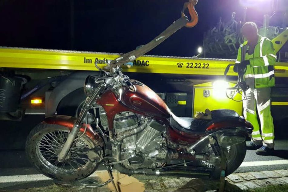 Ein Abschlepper transportierte das Bike von der Unfallstelle weg.