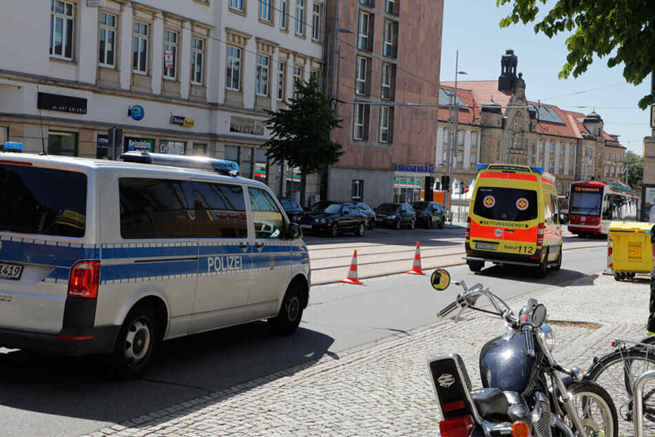 Polizei und Krankenwagen vor Ort.