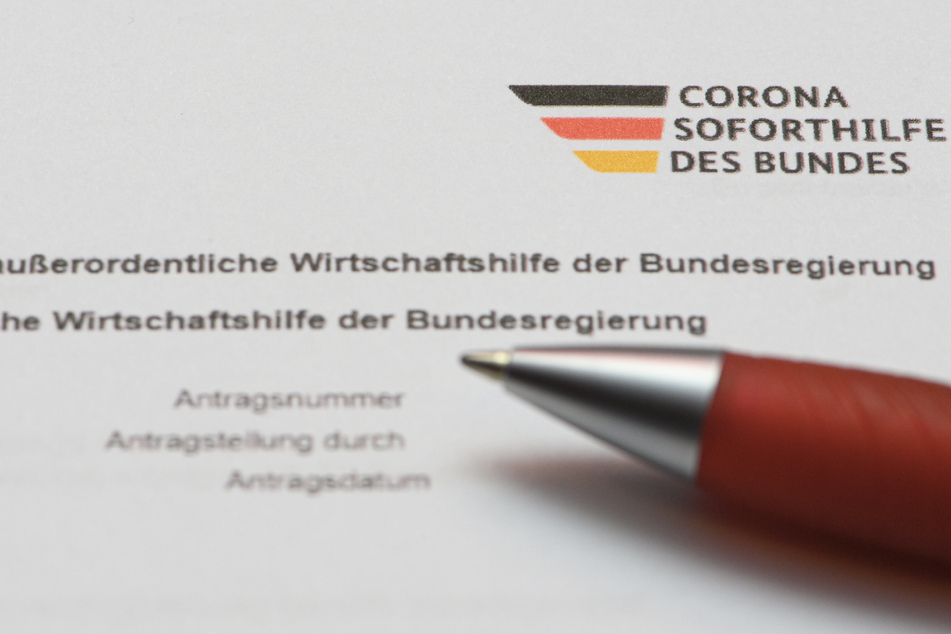 Ein Stift liegt auf einem Antrag auf Gewährung der «Novemberhilfe» als außerordentliche Wirtschaftshilfe der Bundesregierung in der Corona-Krise. (gestellte Szene)