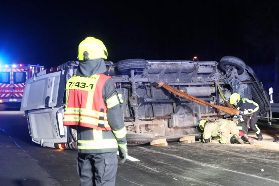 Der Transporter war beim Überholen ins Schleudern geraten.