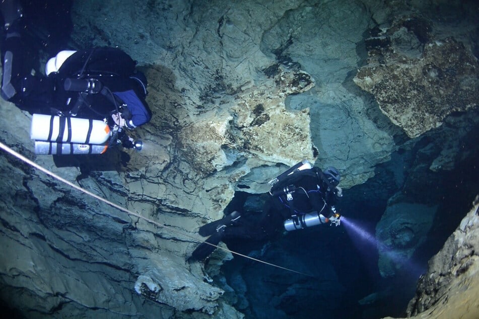 Die Molnar-Janos-Höhle beinhaltet 28 Grad warmes Thermalwasser.