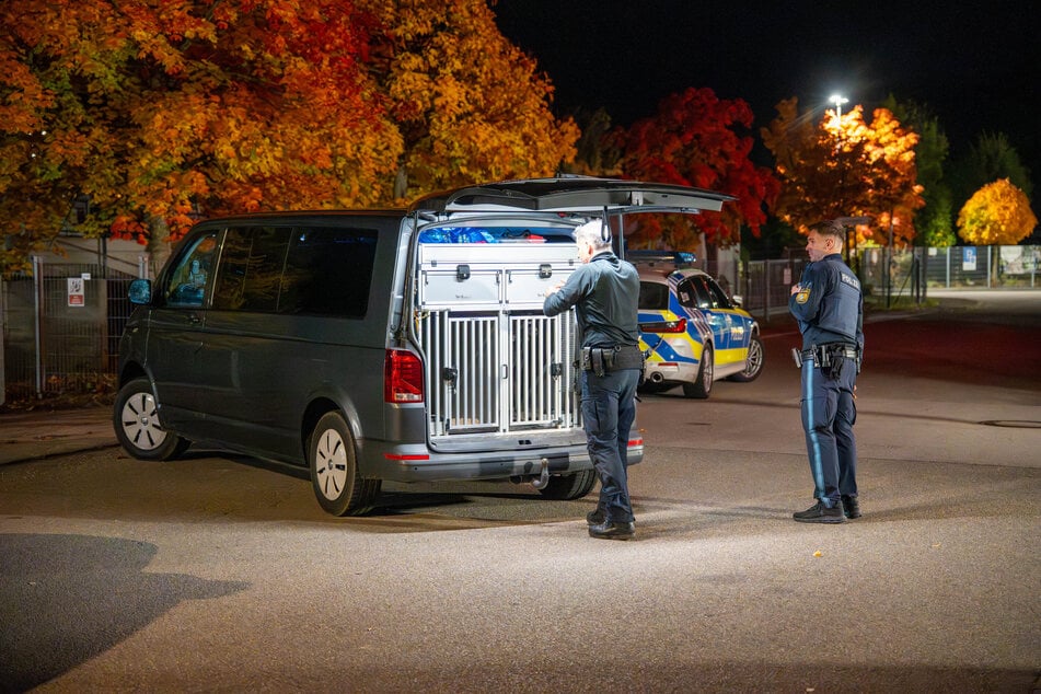 Neben Spürhunden kam auch ein Hubschrauber zum Einsatz.