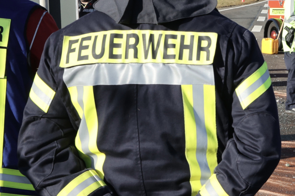 Teurer Brand: Einsatzkräfte verletzt!