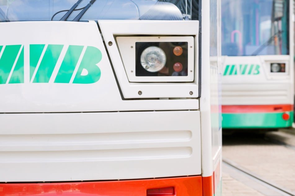 Zeugenaufruf wegen Exhibitionist in der Tram: Zwei Jugendliche sexuell belästigt
