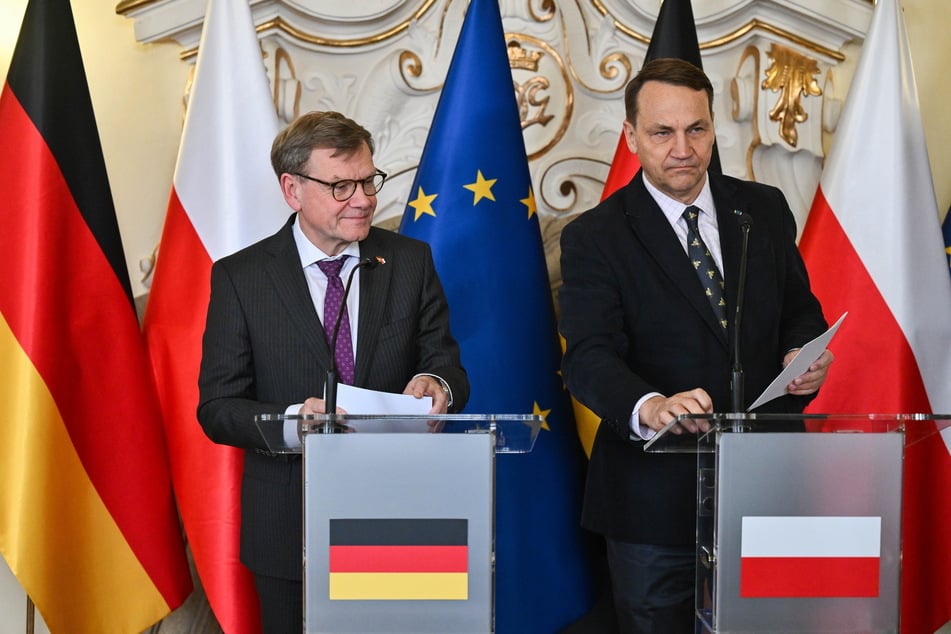 Bundesaußenminister Johann Wadephul (63, CDU, l.) und sein polnischer Amtskollege Radoslaw Sikorski (63, r.).
