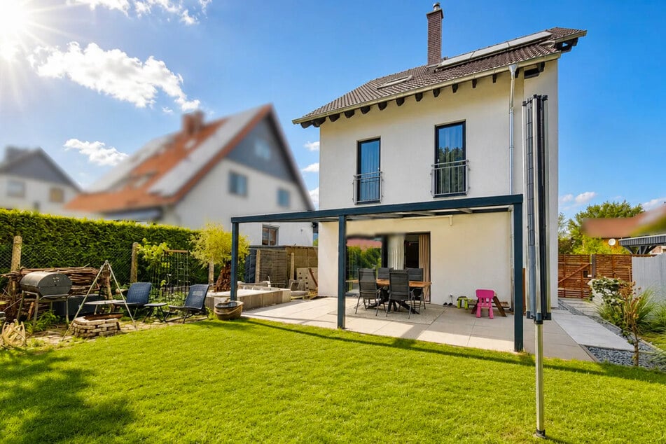 Modernes Familienhaus in Altglienicke steht gerade zum Verkauf