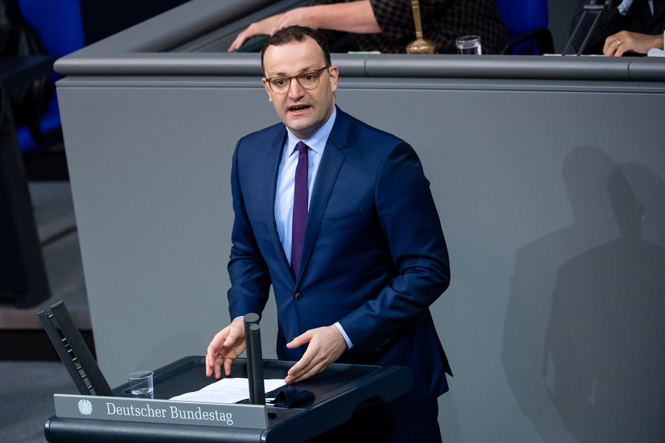 Jens Spahn (CDU), Bundesgesundheitsminister, hat sich mit Berlins Gesundheitssenatorin Dilek Kalayci (SPD) auf ein bundeseinheitliches und abgestimmtes Vorgehen zur Versorgung mit Impfstoffen verständigt.