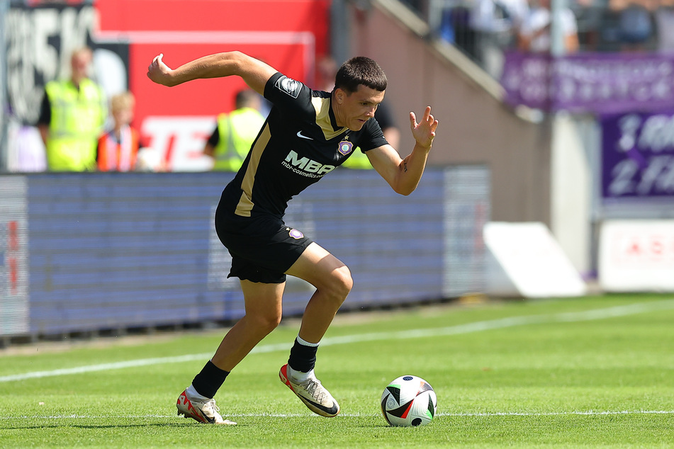 Maxim Burghardt (19) unterschrieb beim FC Erzgebirge Aue einen Vertrag bis Juni 2027