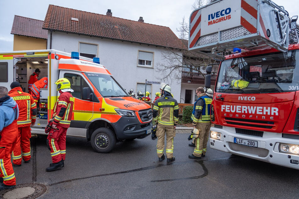 Feuerwehr und Rettungsdienst waren mit rund 50 Kräften vor Ort.