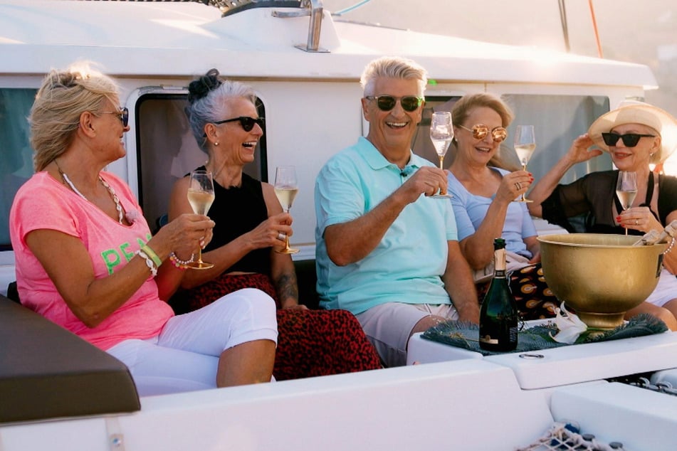 Frank Stärk (73) genießt die Gesellschaft seiner Ladys.