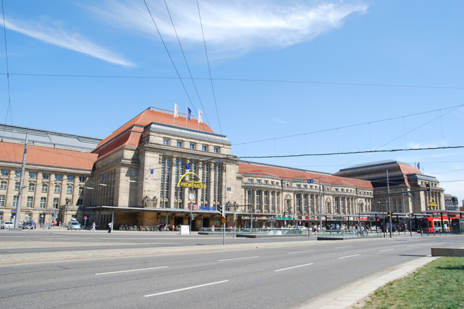 Bei einer Auseinandersetzung am Leipziger Hauptbahnhof ist ein 21-Jähriger schwer verletzt worden.