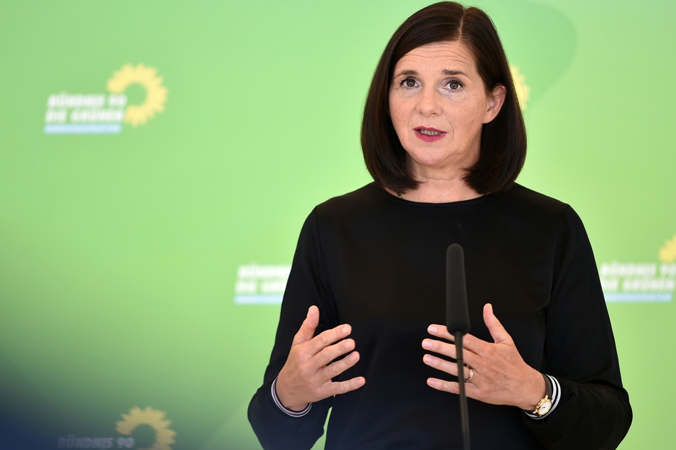 Die Grünen-Fraktionsvorsitzende im Bundestag, Katrin Göring-Eckardt (54), hat langfristige und bundesweit einheitliche Corona-Regeln gefordert.