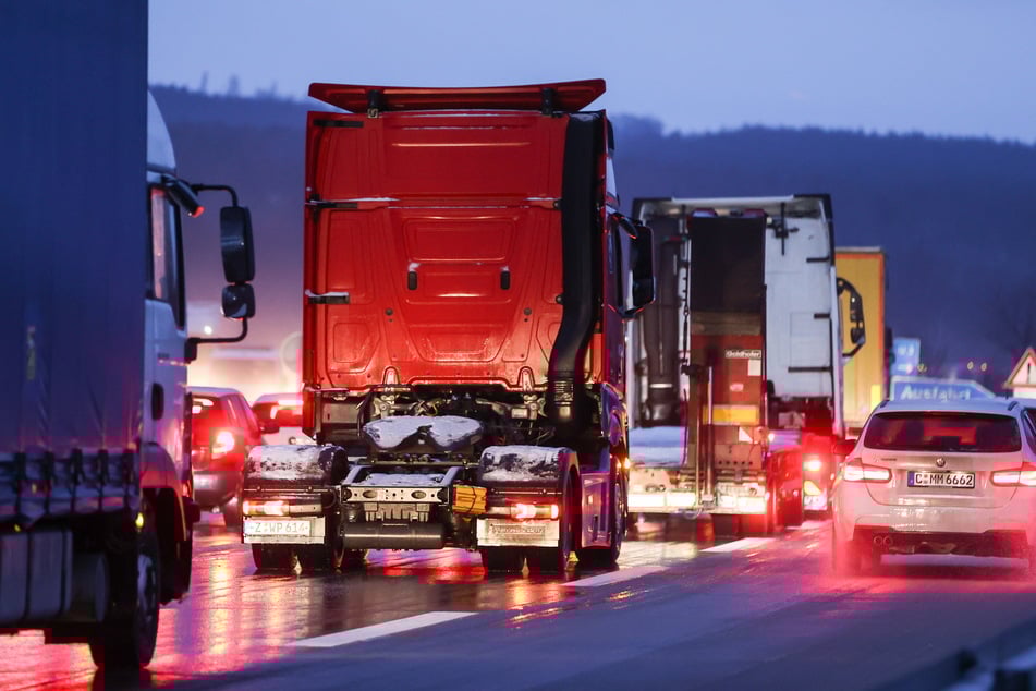 Könnte der geplante Straßenumbau in Sachsen womöglich längere Staus verhindern? (Symbolfoto)