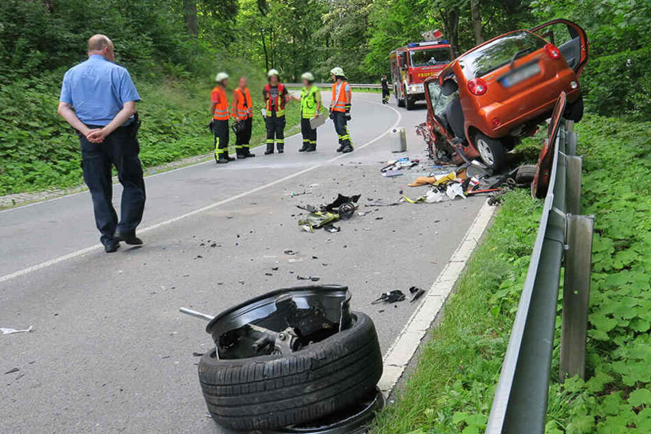 Bei dem Unfall wurden drei Personen schwer verletzt.