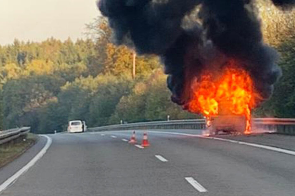 Der Wohnwagen wurde zu einer Feuersbrunst.