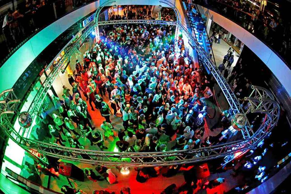 Sie gilt als Deutschlands größte Innenstadt-Party: die Unity.Dresden.Night.
Eine der Haupt-Locations ist die Centrum-Galerie.