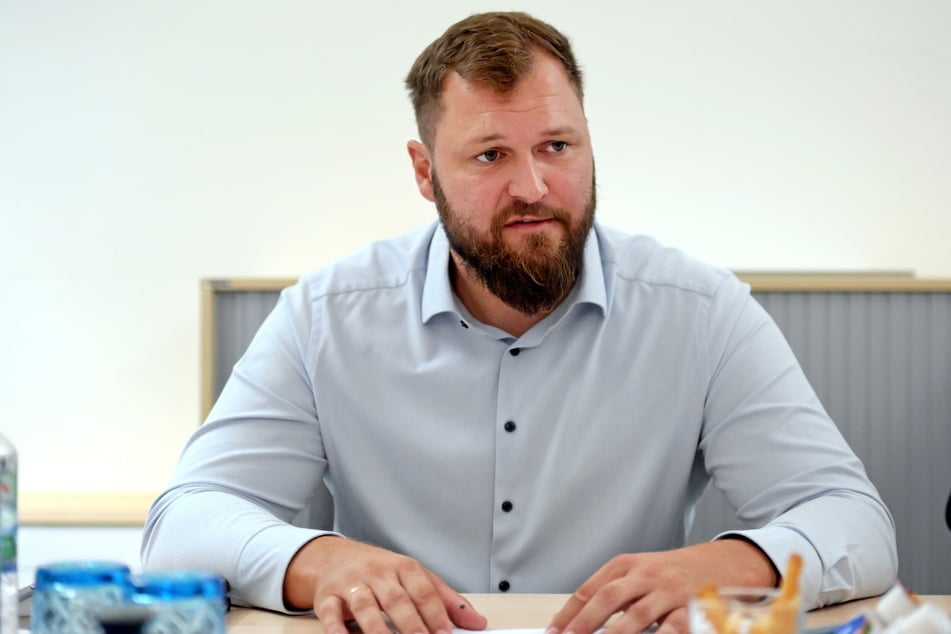 AfD-Fraktions-Chef Thomas Ladzinski (35) pocht auf eine zügige Vergabe der Abrissleistungen.