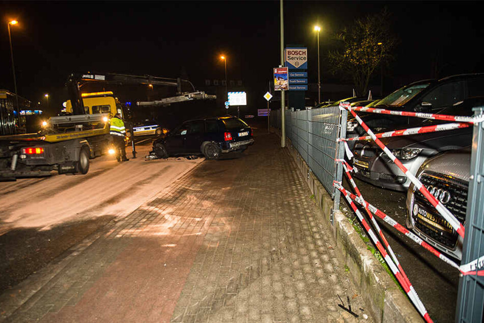 Einige Meter von der Unfallstelle entfernt, blieb das Auto stehen.