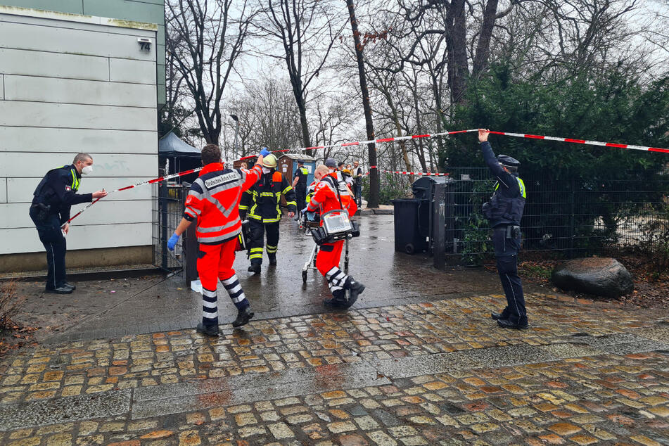 Am 30. Dezember wurden zwei Männer durch Schüsse vor der Drogenberatungsstelle "Abrigado" in Hamburg-Harburg lebensgefährlich verletzt.