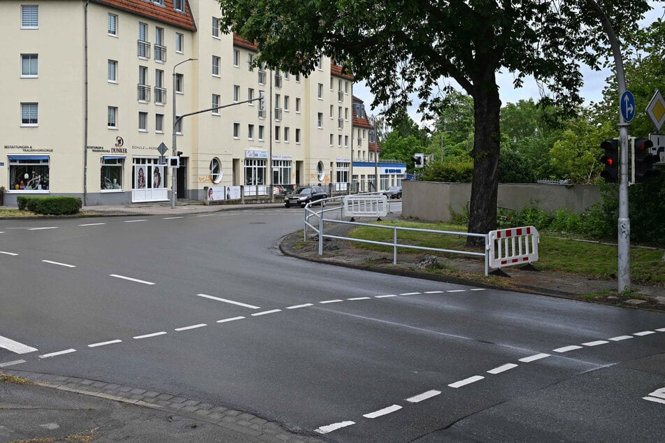 Erst am 13. Mai wurde das Geländer augenscheinlich wieder repariert, auch wenn noch nicht alle Arbeiten abgeschlossen waren.