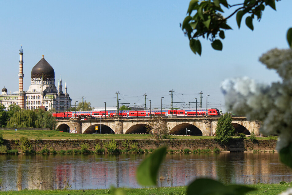 Hier zu sehen die Bahn der DB-Regio in Dresden.