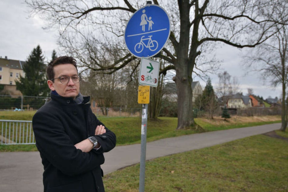 FDP-Stadtrat Jens Kieselstein (39) fordert eine bessere Beleuchtung für Fußgänger und Radfahrer am Kappelbach.