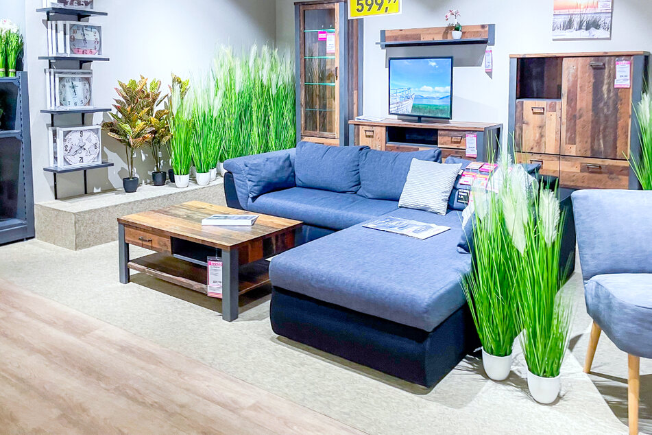 Am Freitag (8.3.) gibt's bei Möbel Boss in Leipzig u. a. dieses schöne Sofa zum Sparpreis!