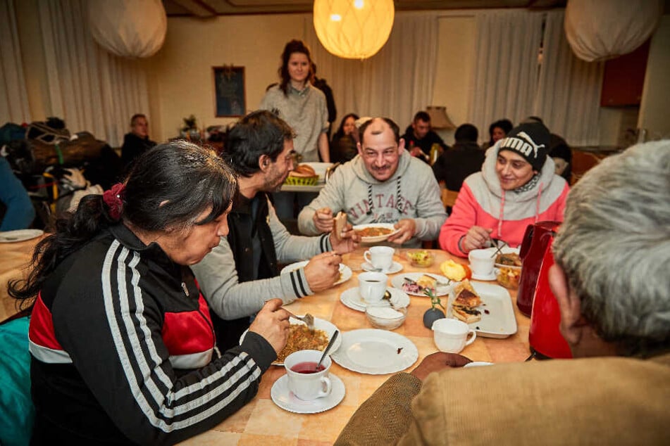Insgesamt 29 Hilfsbedürftige freuten sich über warmes Essen. Viele kamen auch miteinander ins Gespräch.