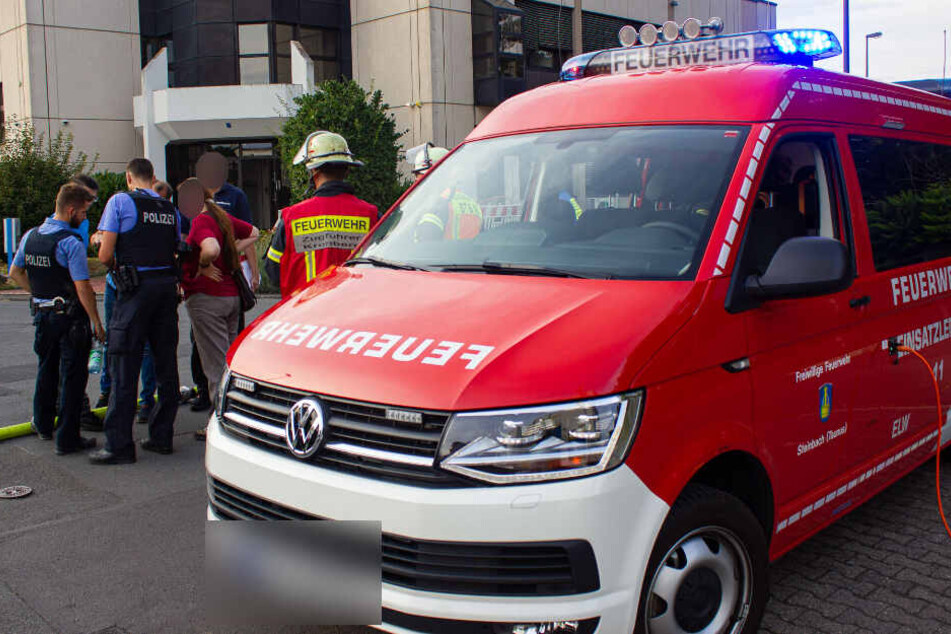 Zunächst war nicht klar, ob der ausgetretene Stoff eine Gefahr für die Bevölkerung in den umliegenden Ortschaften darstellen würde.