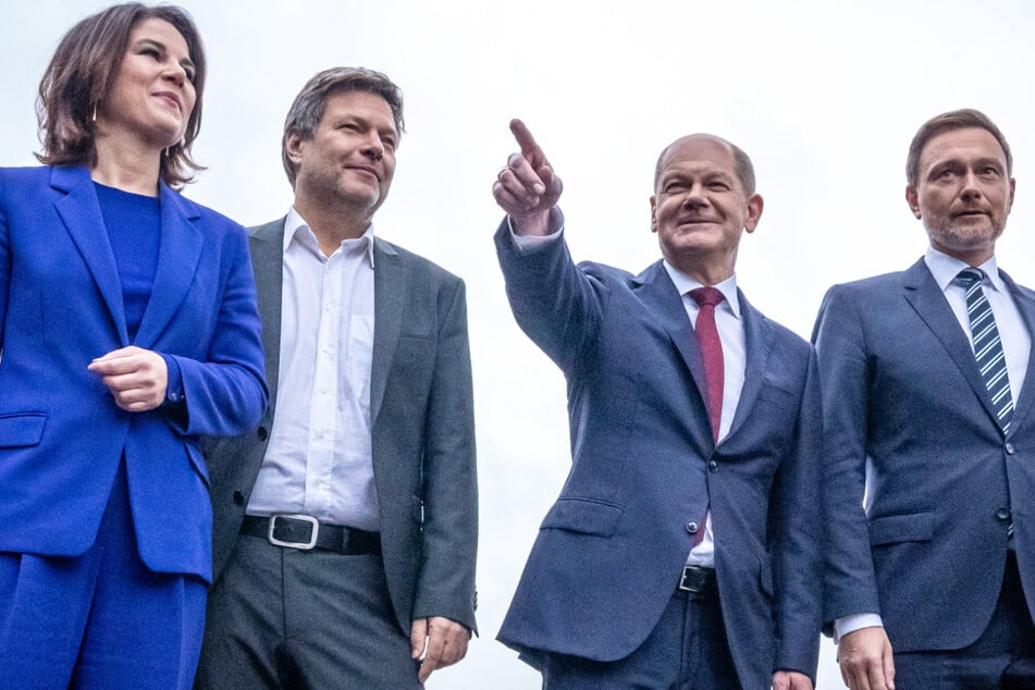 Die Köpfe der Ampel-Koalition im Bund, v.l.: Annalena Baerbock (40, Bündnis 90/Die Grünen), Robert Habeck (52, Bündnis 90/Die Grünen), Olaf Scholz (63, SPD) und Christian Lindner (42, FDP).