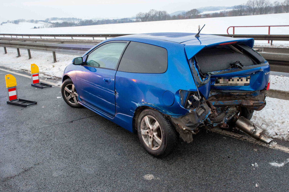 Doppel-Unfall in Löbau: VW kollidiert mit stehendem Pannen-Honda